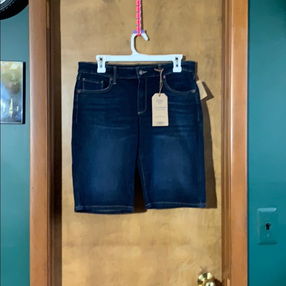 Lucky Brand jean shorts. Size 10/30